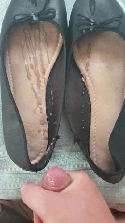 Cum in black flats
