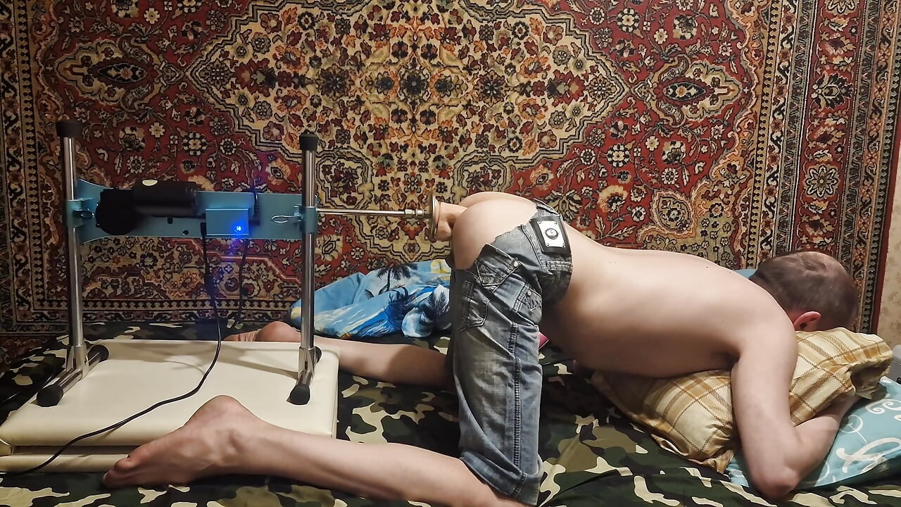 Sasha Earth in jeans Gets Her Hole Drilled by a Huge Dildo on a Fuck Machine