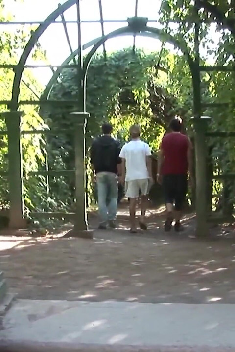 Video eksklusif bareback: seks anal threesome sama cowok kembar yang aduhai pengen banget dientot kontol