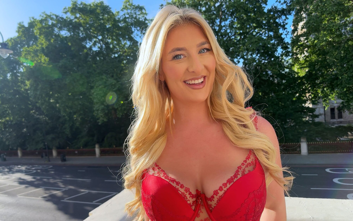 Blonde in London Is Super Horny for a Creampie