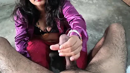 Ateşli desi Hintli kız sert sikişiyor ve fışkırtarak inanılmaz ateşli seks yapıyor