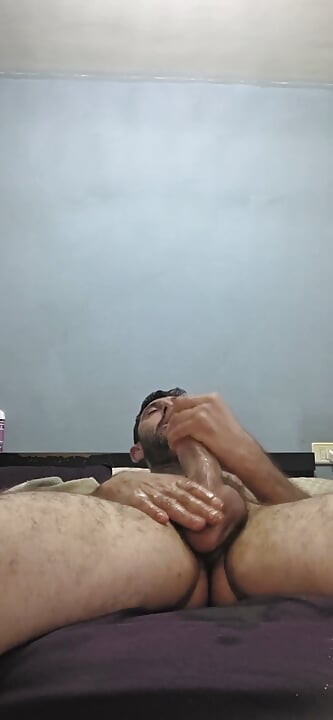 Straight Guy Jerks off in Close-up