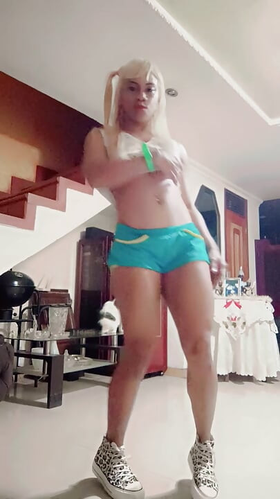 내가 너에 대해 생각하기 시작하면, 내 클리토리스는 매우 장난스러워서 맛있는 마사지를 요청합니다. 2부