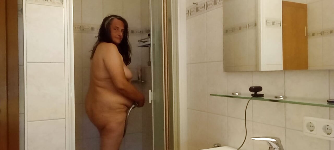 53 e Molhada  Milf Real no Chuveiro, Sem Filtro