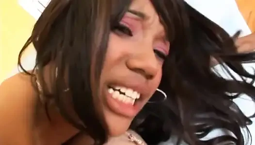 Siyah minyon hatun büyük çift anal sikişiyor