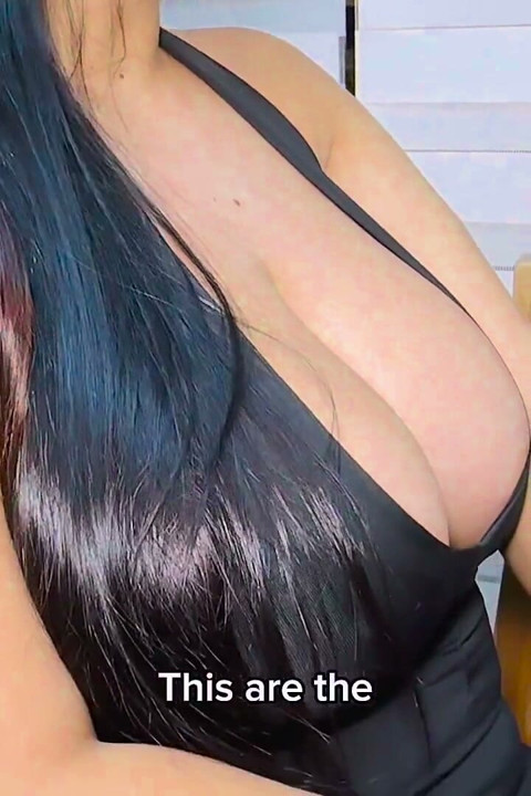 내 뚱뚱한 보지에 사정하는 내 변태 대학 룸메이트