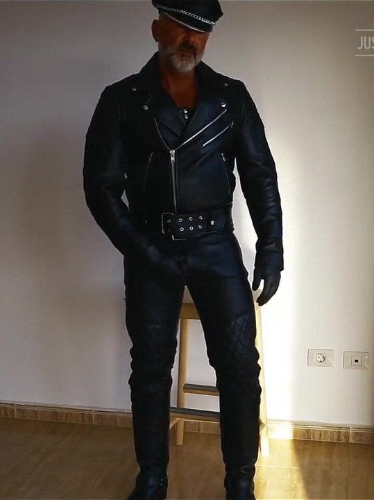 자지를 갈망하는 소년?