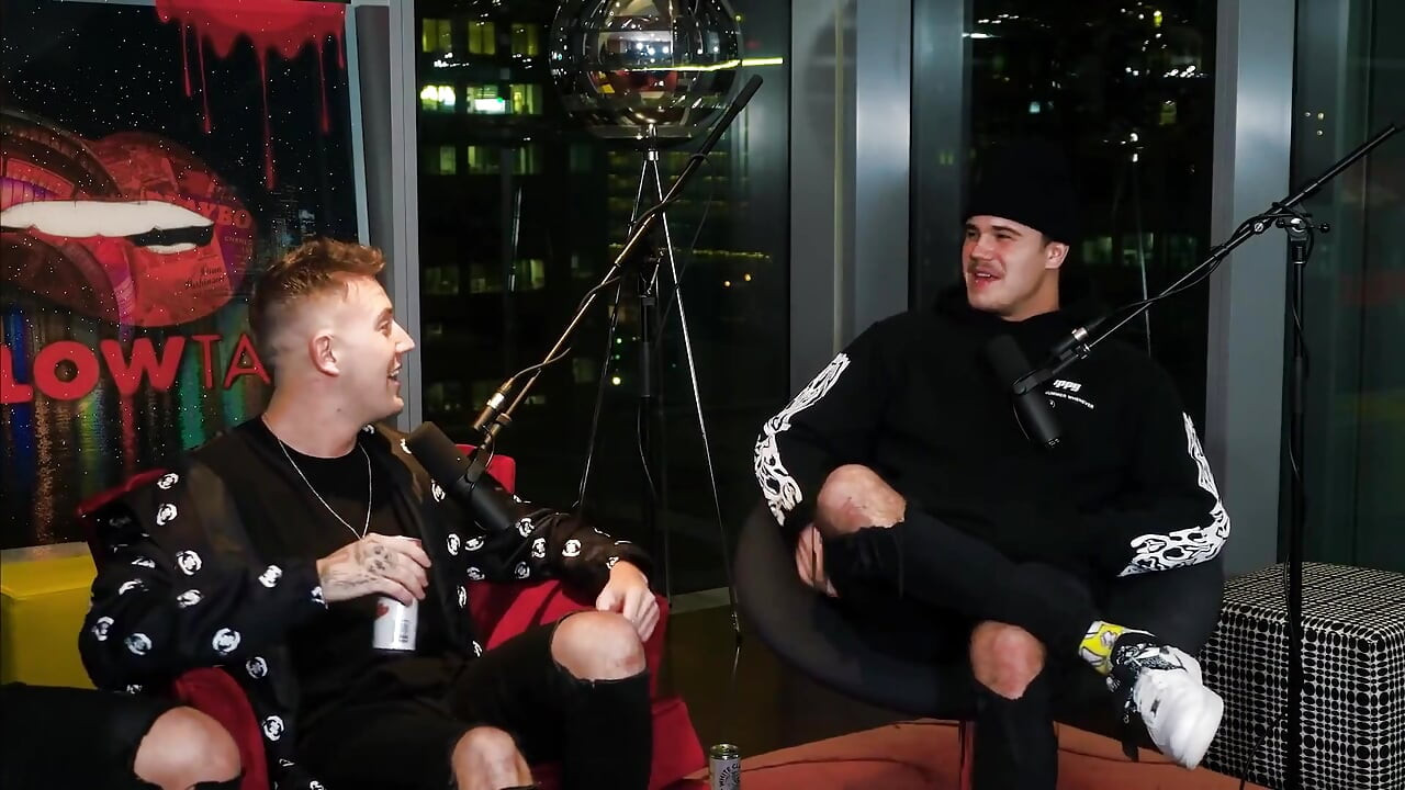 Brad Sousa pergunta a Jake Paul como seu gosto d*ck !! (Tana Mongeau Drama)