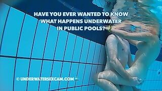 Coppie vere fanno vero sesso subacqueo in piscine pubbliche filmato con una telecamera subacquea