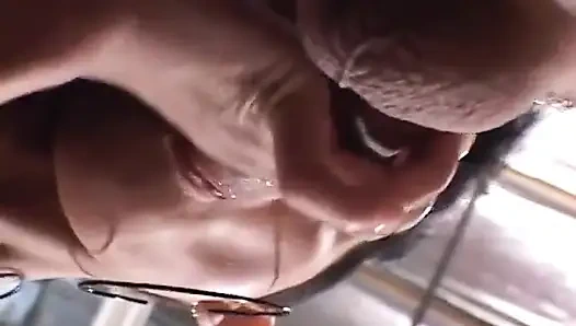 Удивительная латинская красотка сосет большой член