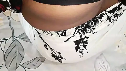 Жена получает пиковый оргазм, текущий из киски - 2