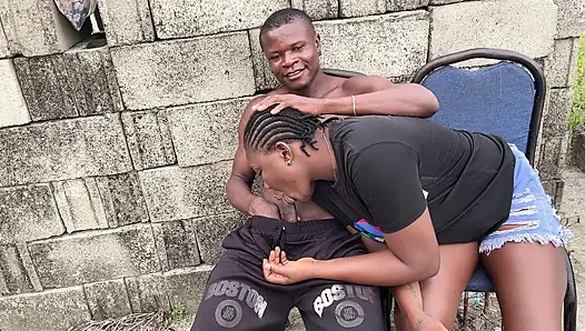 Sikimin üstüne oturuyor