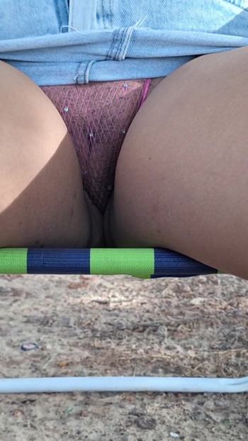 Jaw-dropping moment from "camel day  - mostrando o pacote cameltoe"