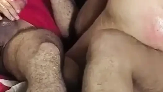 Arabische Ehefrau Teilt Doppelpenetration