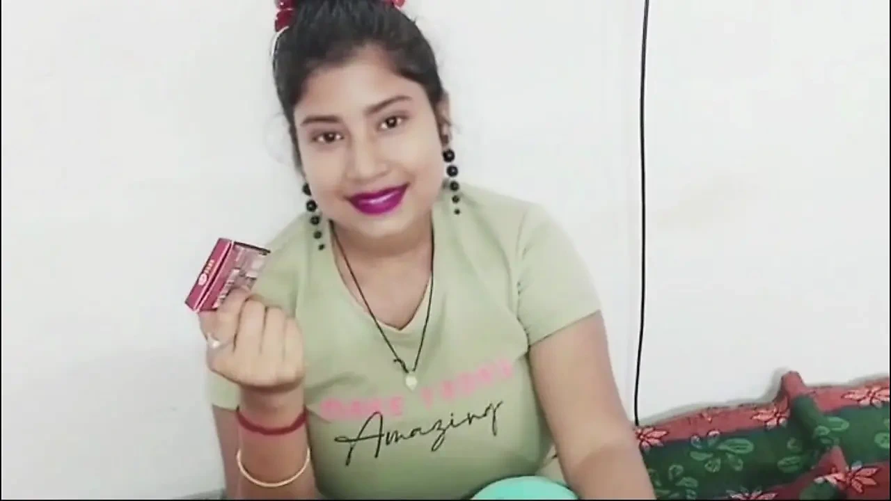 I seduced my stepsister by giving her chocolate, then I fucked her and ejaculated inside her.