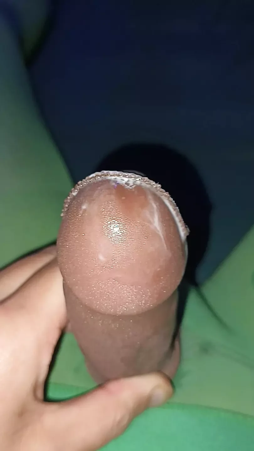 Otra corrida dentro de medias grises de spandex alto