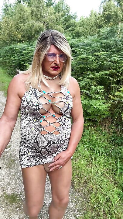 Sexy Crossdresser kellycd2022 in white animal print and pantyhose enjoying an afternoon drive
