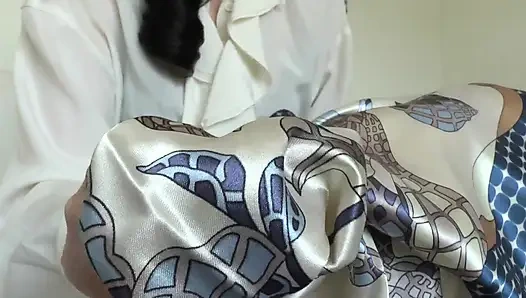 Мой новый атласный шарф заставляет тебя хотеть кончить и слабеть, шарф, инструкция по дрочке, леди Виктория Валенте