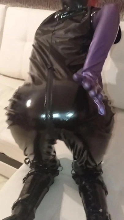 Sparking latex