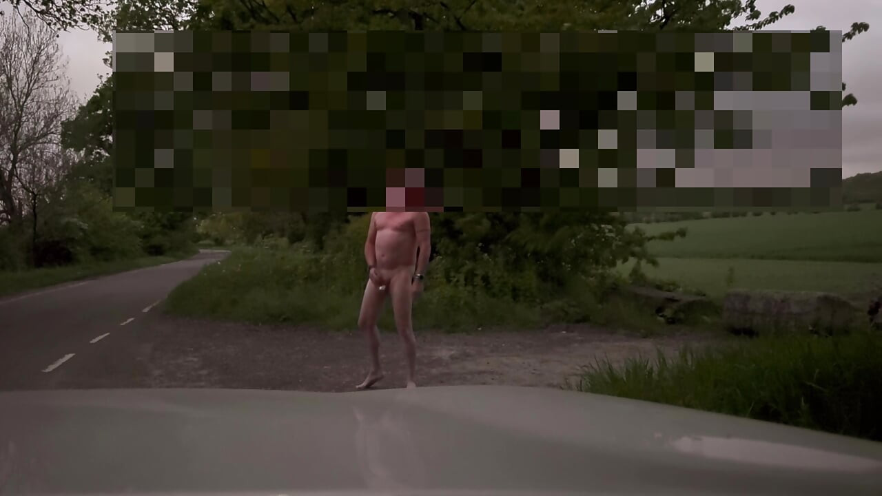 Naked wanking and twerking barefoot outside at dawn