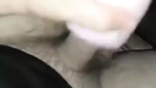 Solo oyuncak mastürbasyon yapıyor