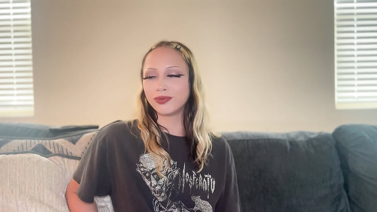Hannah Quinn Comes Over to Cure Sex Addiction