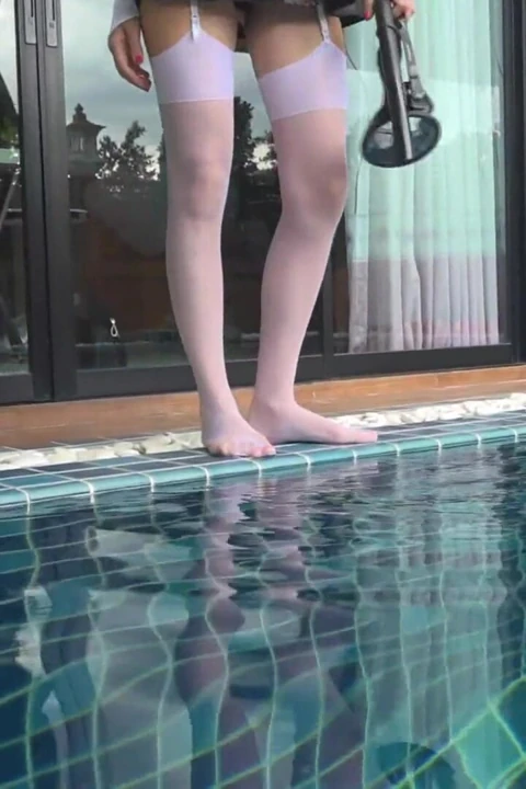 Seamless sex- pool dare
