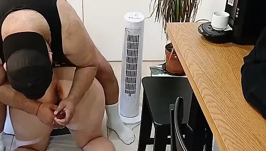 Ich ging für eine minute in die küche und alles endete mit einer heißen fortsetzung