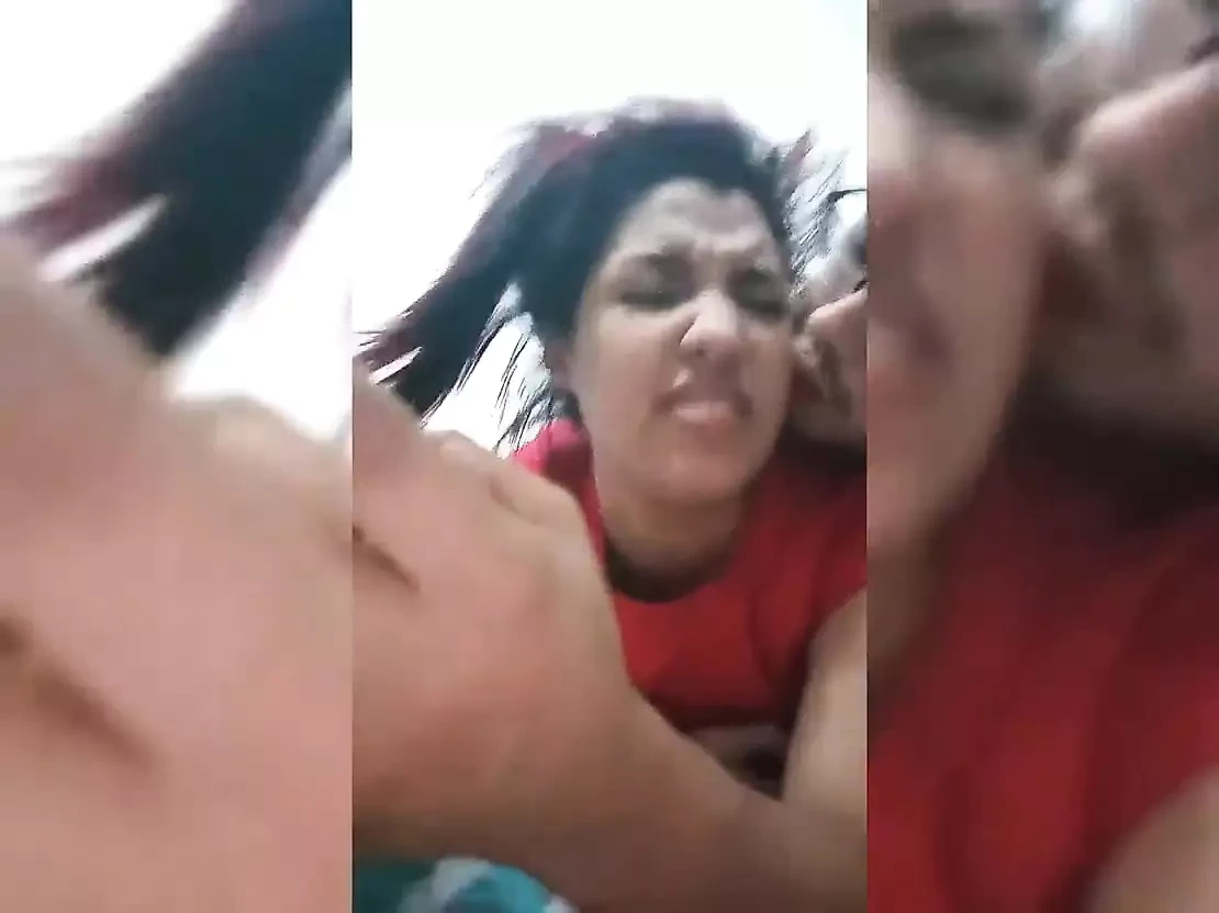 我去工作了，当我到达时，我意识到我的妻子正在和邻居做爱，我真的很难过