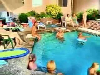 Вечеринка у бассейна