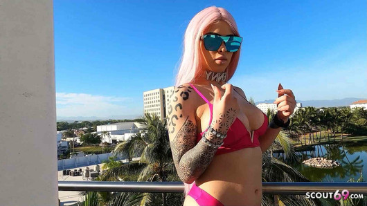 Katja K, célébrité allemande, se fait baiser par un vieux sur un balcon