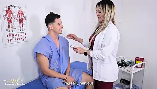 Dokter sange bikin pasiennya yang masih muda ngentot di kantor medis, monique fuentes & lian grey