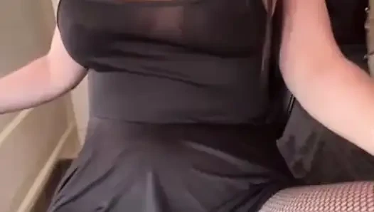 Ibu tiri toket besar suka nyepong kontol besar