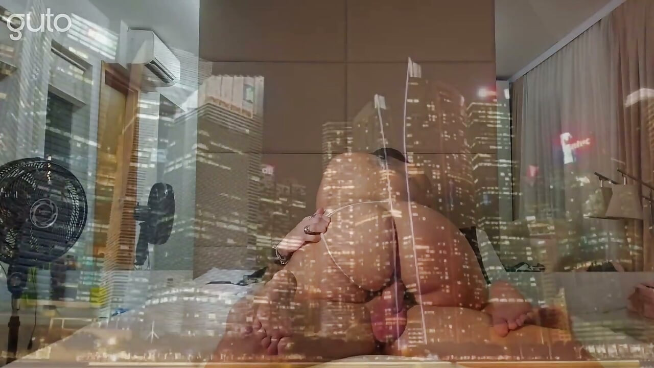 큰 자지를 따먹고 자지를 따먹는 브라질 출신의 라틴계 여자