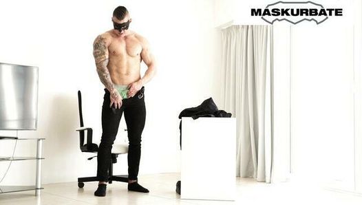 Maskurbate - presentando al rubio musculoso Luke Ward