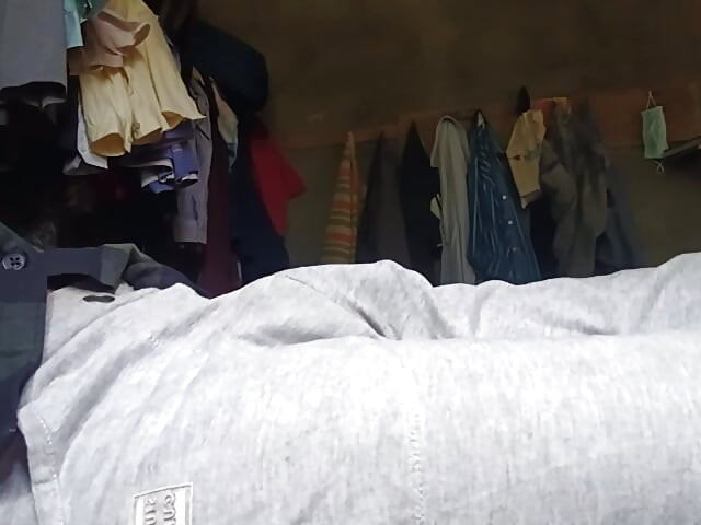 8 palcový velký stařík masturbuje