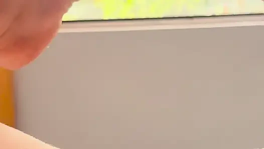 I stayed at a hotel where a super handsome guy greeted me, so I'm going to masturbate thinking about him.