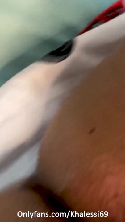 لحظة مذهلة من "لعق البظر الكبير ومصه حتى تنزل صديقته"