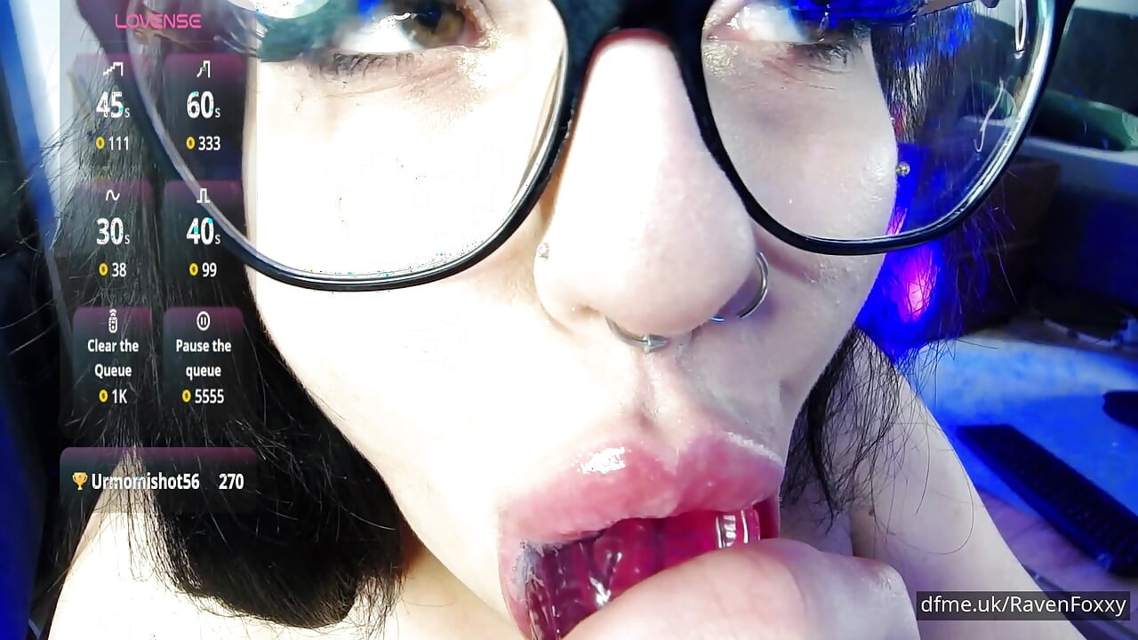 Mengoda nyata, ketegangan nyata. Gadis seksi ini lagi asik muasin memeknya pakai kaki layaknya bidadari!
