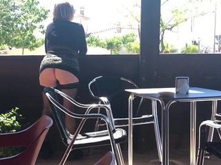 Жена бывшая на публике в ресторане