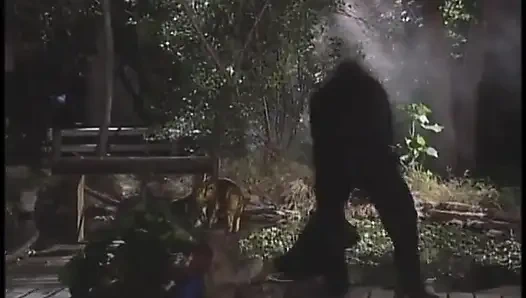 Pantat bahenol cewek semok rambut pirang ini di-fingering dan memeknya dimasukin pakai tongkat biliar