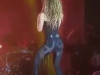 Задница Shakira