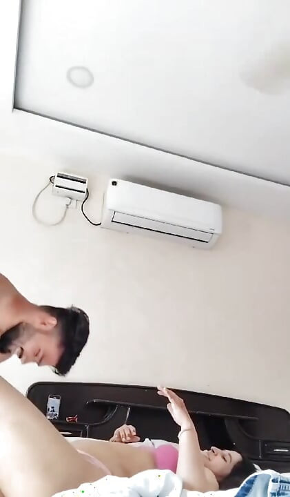 Cijeli video indijske Desi Cuple kako se u hotelskoj sobi