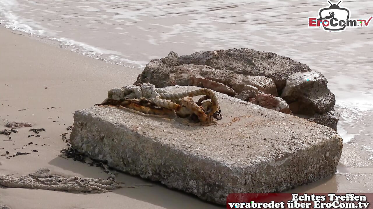 อมควยเยอรมันเอาท์ดอร์ของผู้หญิงสองคนในวันหยุดใน Mallorca