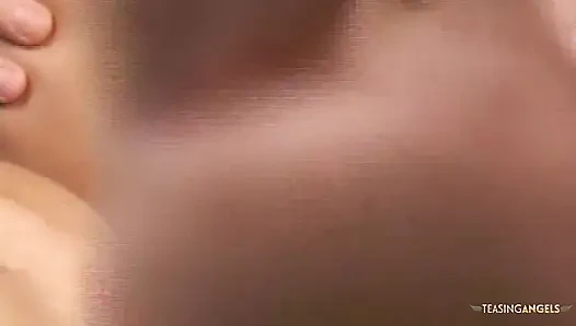 Asyalı bir kadın anal seksten sonra bir adamın penisinde oral seks yapıyor, gırtlağına kadar alıyor