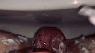 Тинка, горячий паренек бреет хуй для папочки - крупным планом в видео от первого лица