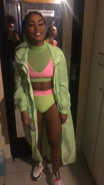 McRebecca Se Exibindo Antes Do Show 1 2019 HD