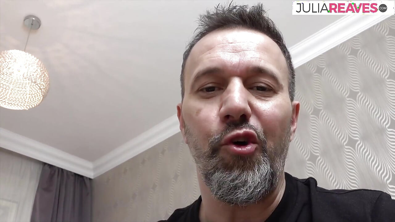 Sıska kız büyük bir yarak emiyor ve sonra dildo amını sikiyor