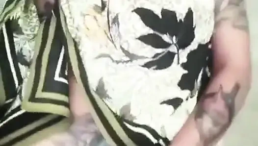 Bantu aku untuk memilih celana dalamku