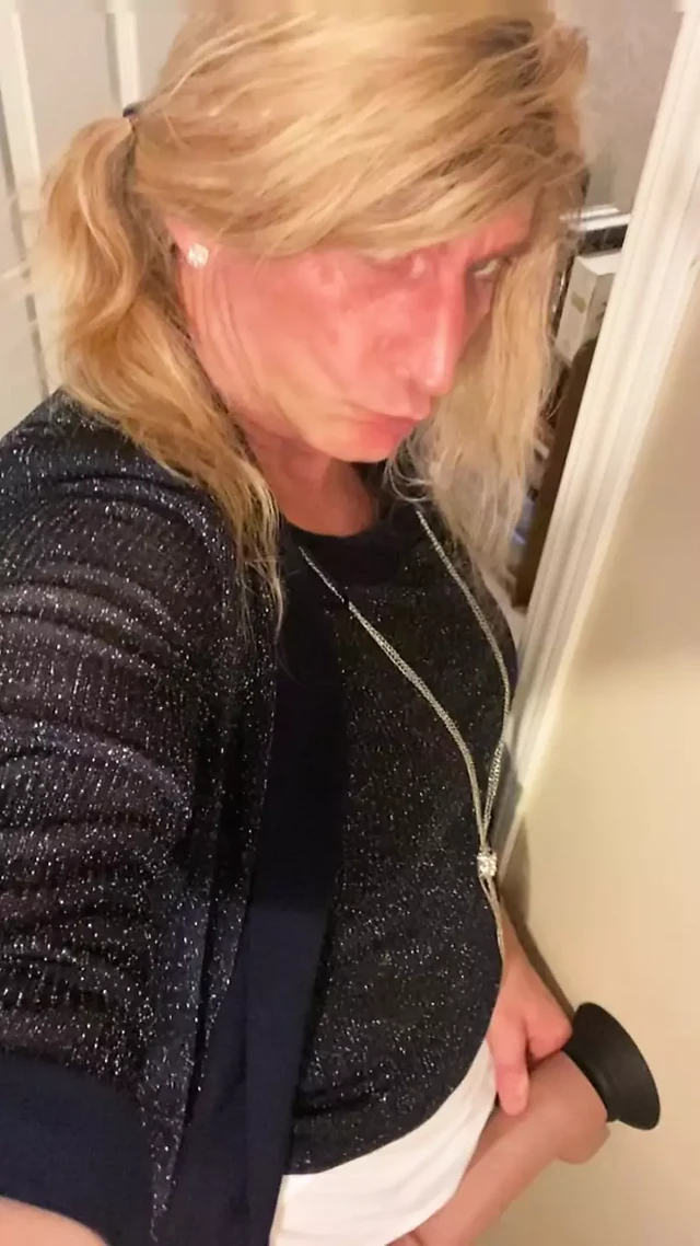 Blonde Crossdresser Transvestite Masturbation